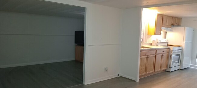 Building Photo - 4510 Granada Ave