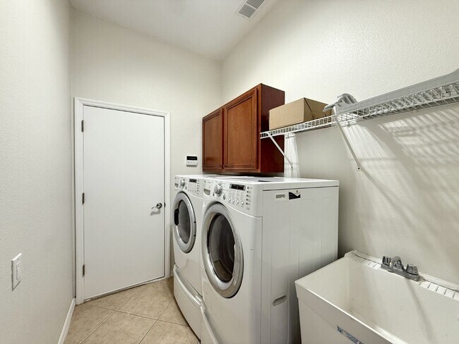 Building Photo - 15224 Kestrelrise Dr
