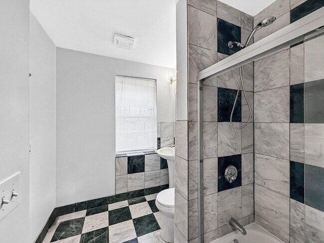 Building Photo - 17 Suffolk St