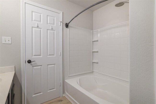 Building Photo - 315 Settlers Home Dr