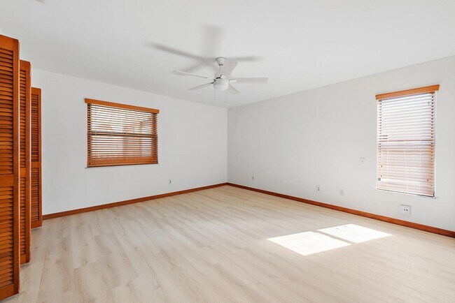 Building Photo - 489 SE Evergreen Terrace