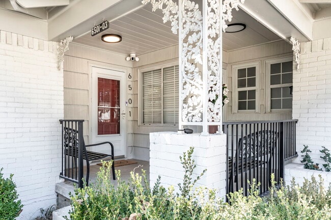 Building Photo - 6501 Ravendale Ln