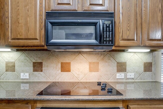 Building Photo - Amazing Well Maintained 3 Bedroom, 2 Bath Home in Euless Gated Community- 76039- Grapevine-Colley...