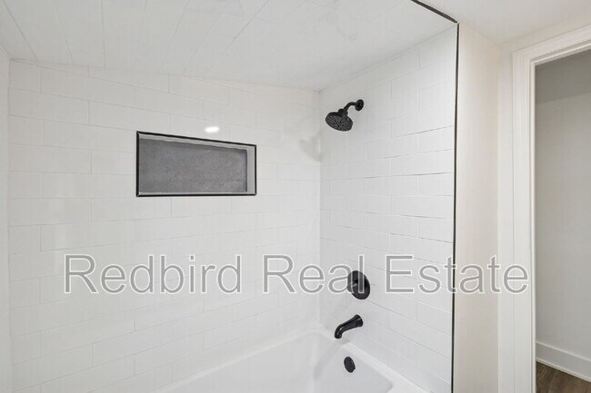 Building Photo - 611 S 12th St