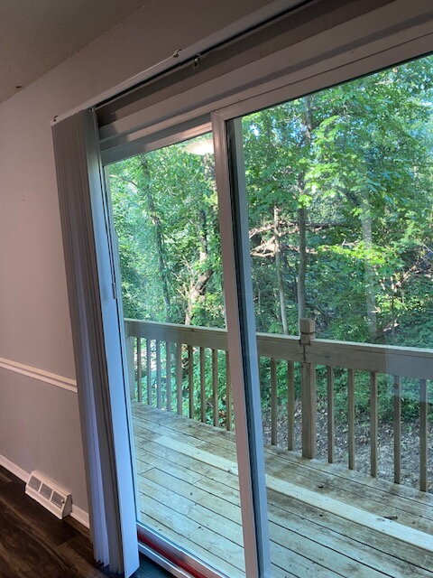 Building Photo - "Charming 2-Bed Townhome (multiplex buildi...