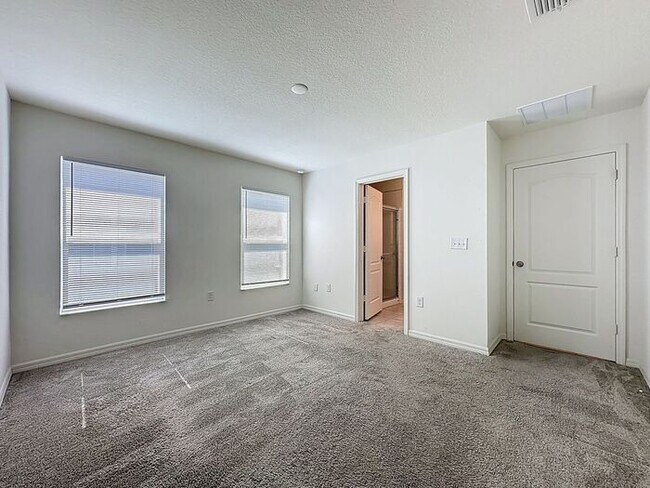 Building Photo - LIKE NEW HOME IN PRESERVATION POINT, Davenport