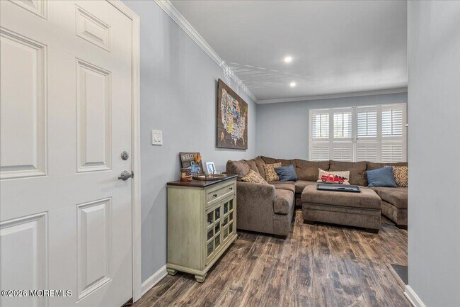 Building Photo - 114 Wellington Pl