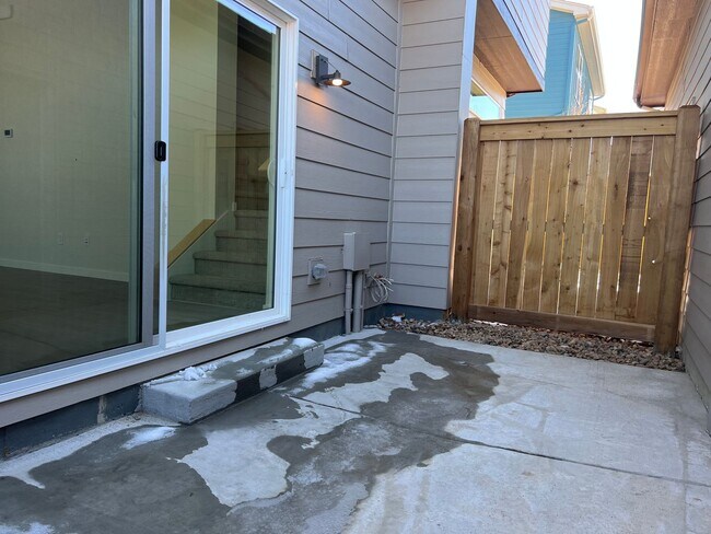 Building Photo - Modern 3B/4B Condo- Available June 10th