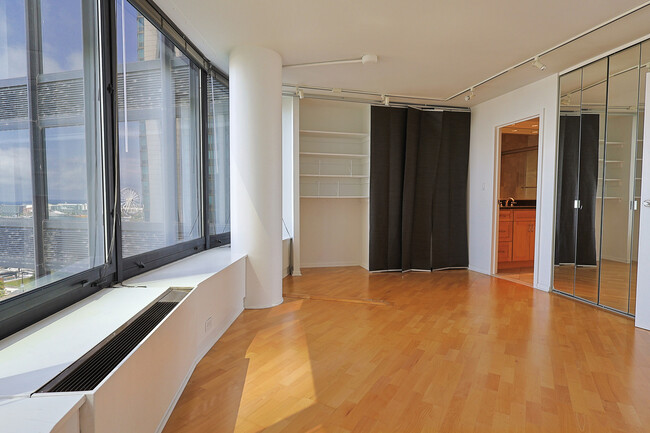 Building Photo - 155 N Harbor Dr