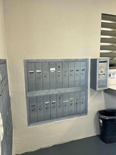 Building Photo - 2551 Emory Dr W