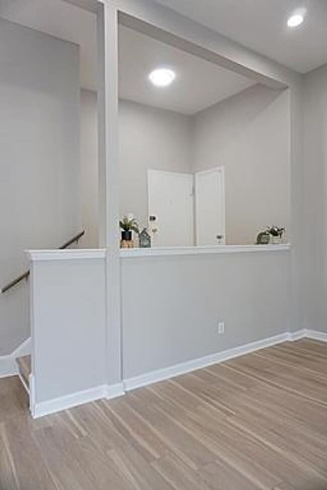 Building Photo - Beautifully Remodel Top-Level Condo!