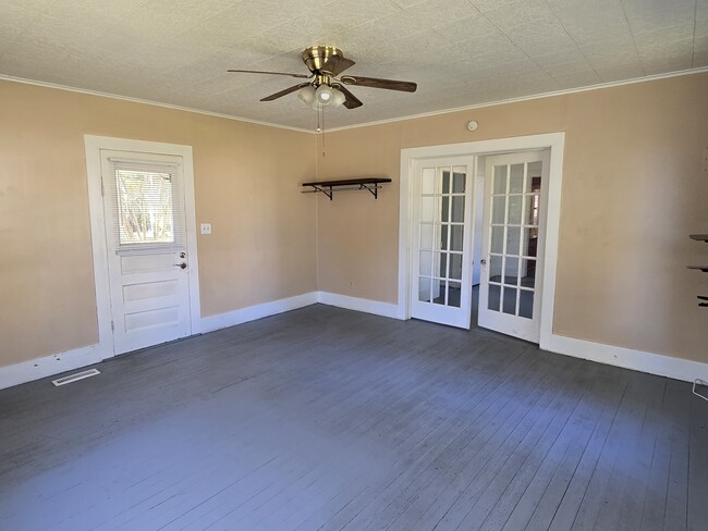 Building Photo - 505 Ave 2 NE