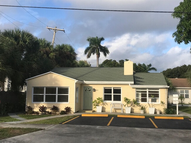 Primary Photo - 4811 N Flagler Dr