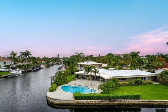 Building Photo - 2130 NE 15th St