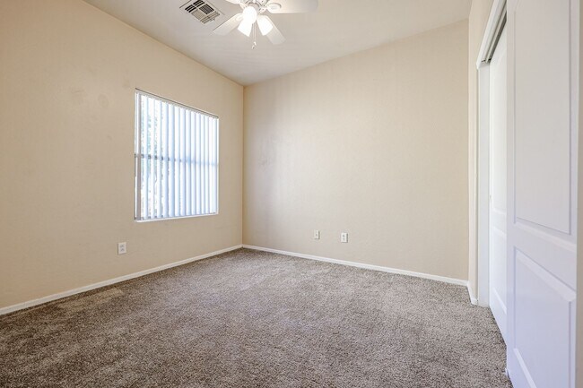 Building Photo - Great Litchfield Park Neignborhood!