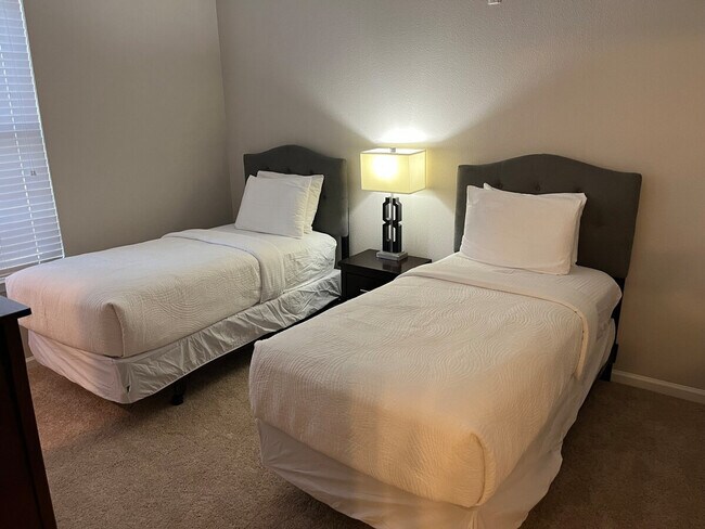 Building Photo - 1591 Millspring Dr