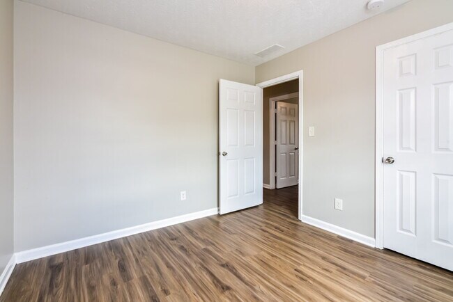 Building Photo - 3443 Oaktree Way