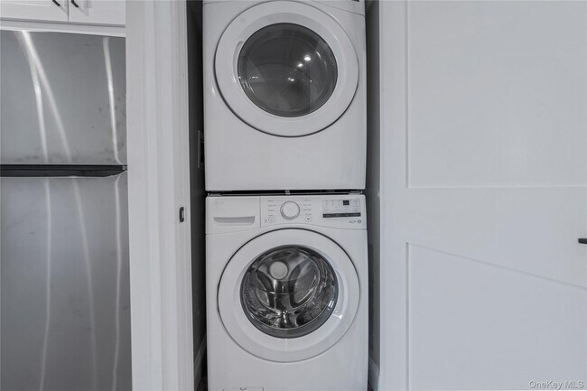 Building Photo - 110 School St