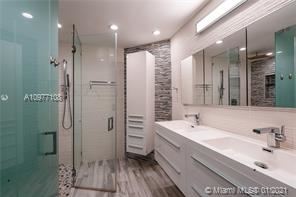 Building Photo - 2 br, 2 bath Condo - 725 NE 22nd St Apt 17F