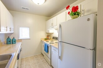 Kitchen (cabinets & appliances vary) - Traver Ridge