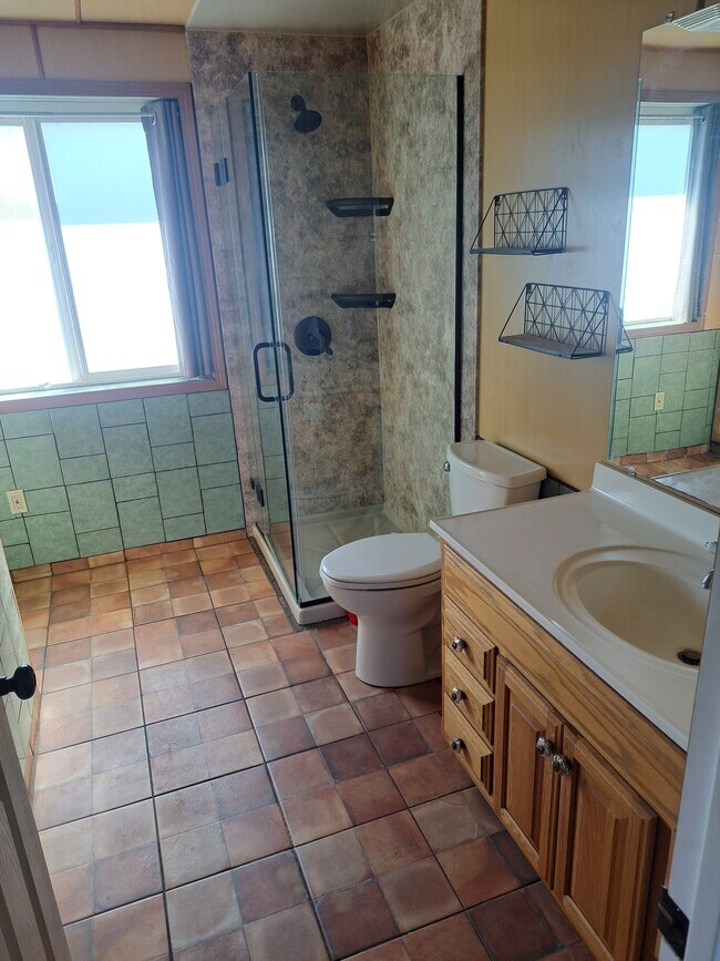 East master bathroom - 15815 NE 69th St