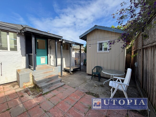 Building Photo - Charming, Sun-Filled 2BD/1BA Home on Quiet...