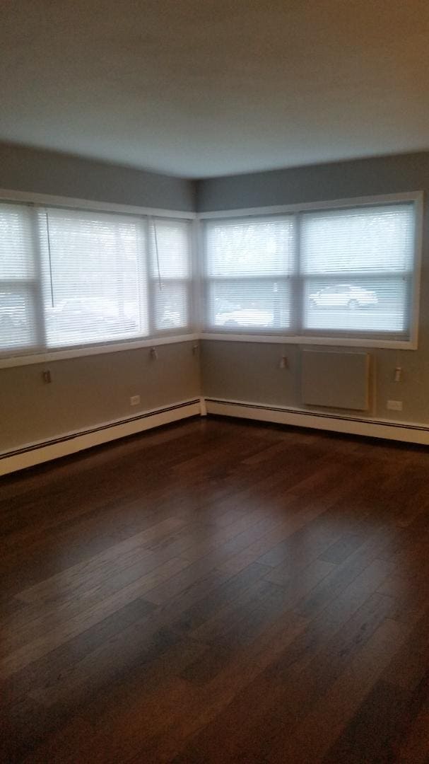 Building Photo - 2405 W Balmoral Ave