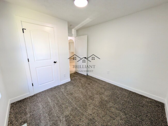 Building Photo - 523 N Alton Ave