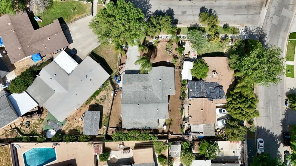 Building Photo - 8842 Mentone Pl