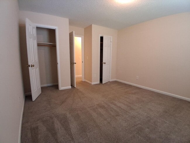 Building Photo - 821 Belle Dr