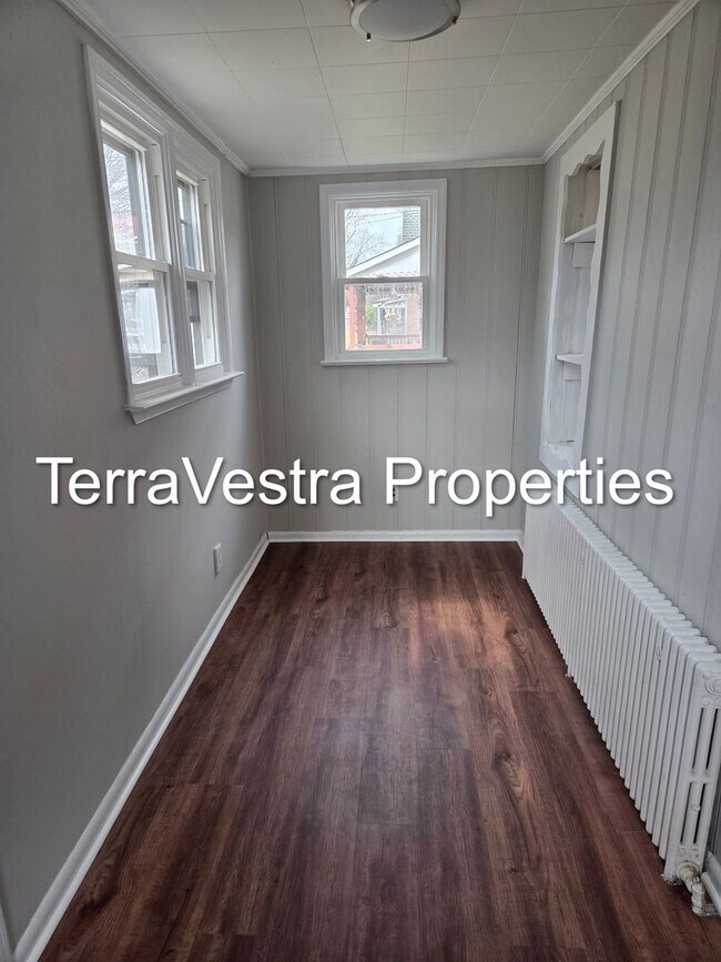 Building Photo - 31 S Myrtle St