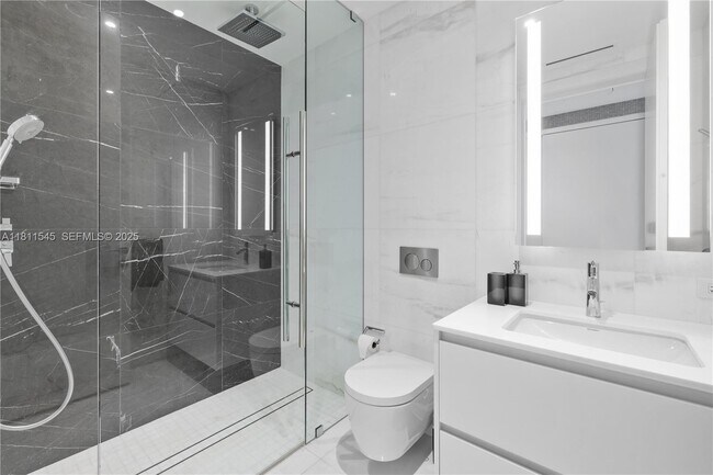 Building Photo - 300 Biscayne Blvd Way