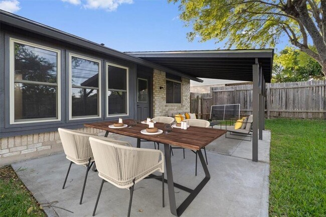Building Photo - 304 Skyloop Dr