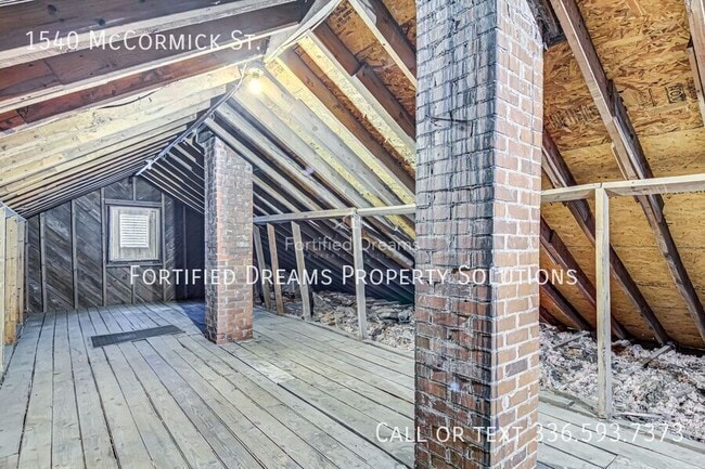 Building Photo - 1540 McCormick St