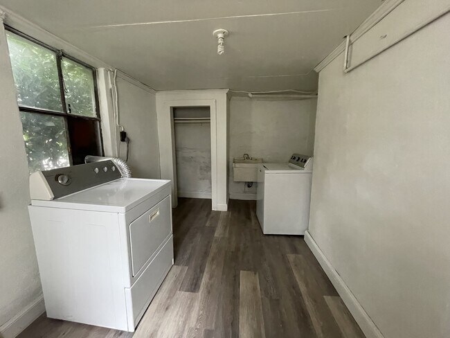 Building Photo - 3417 Plymouth Pl