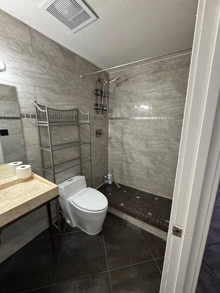 Building Photo - 4770 Via Renaldo