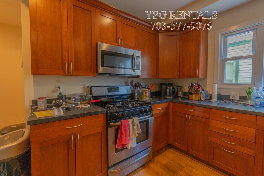 Building Photo - 364 Highland Ave