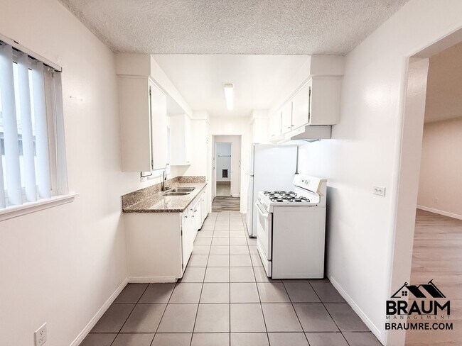 Building Photo - 5131 Buffalo Ave