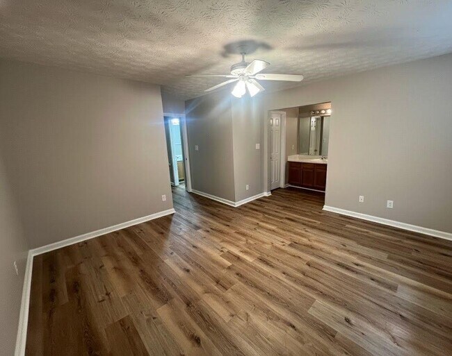 Building Photo - 462 Peachtree Ridge Dr NW