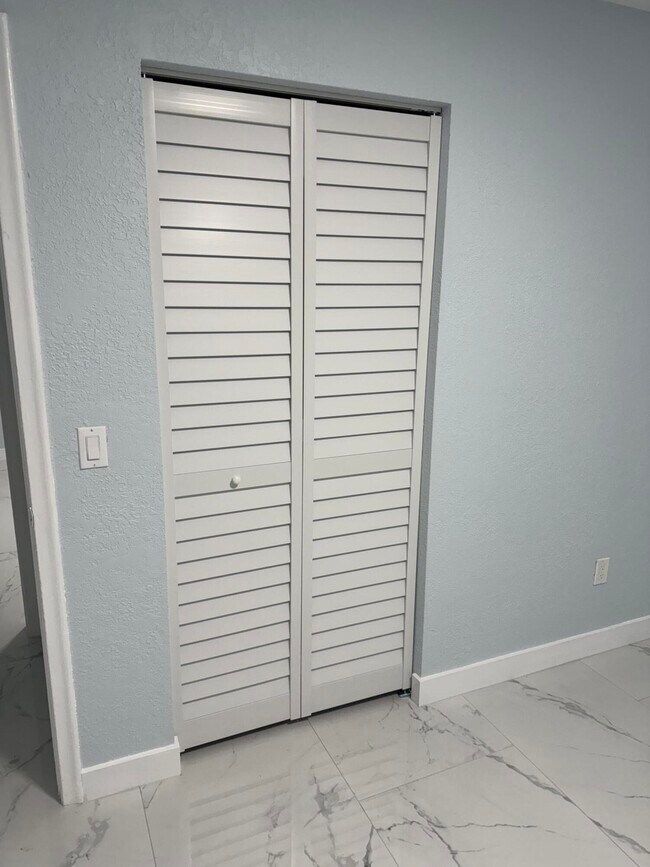 Building Photo - 4717 Carver St