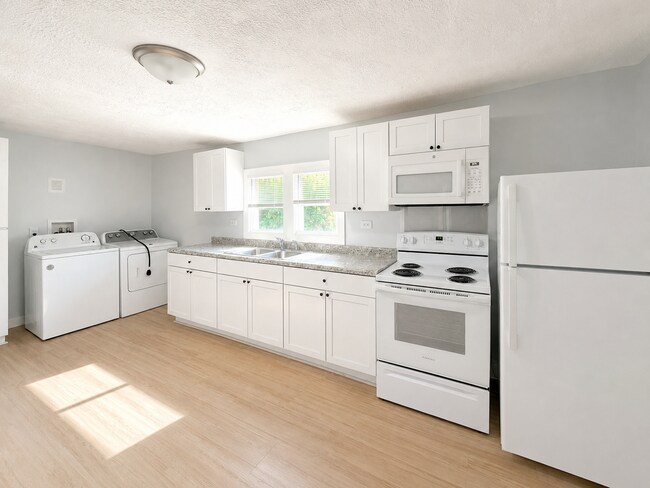 Building Photo - 1044 Muskegon Ave NW