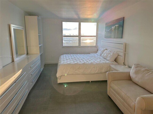 Building Photo - 650 West Ave