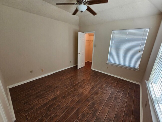 Building Photo - 2 story condo with garage