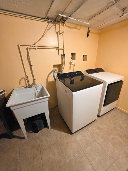 Building Photo - 56 Pilgrim Rd