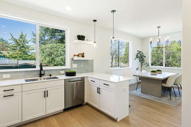 Building Photo - Montlake Townhome