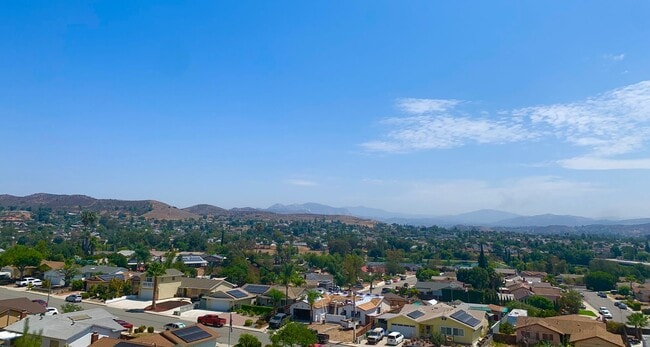 Building Photo - Welcome home to this stunning, recently constructed 4 bedrooms, 3-bath house in the desirable Wes...