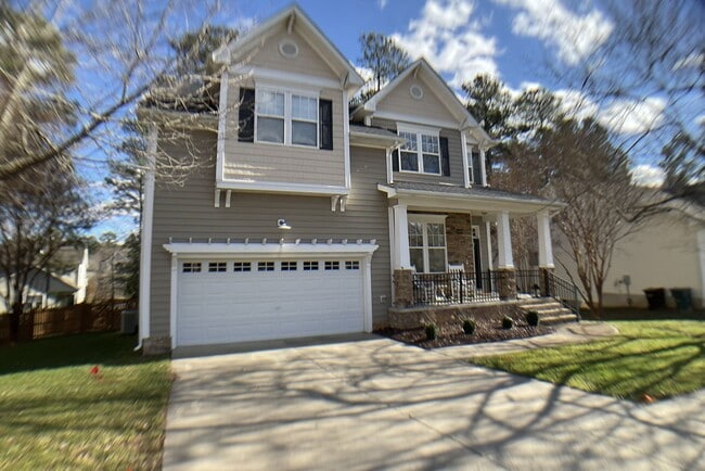 Building Photo - Meticulously maintained 3 bed, fenced yard...