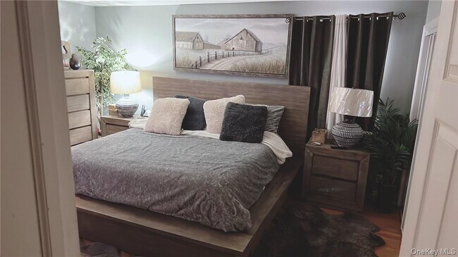 Building Photo - 228 N 7th Ave