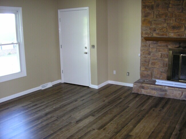 Building Photo - 2516 Edgehill Pl