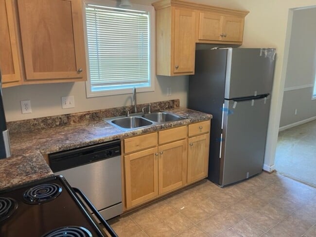 Building Photo - Cobblestone Trace- Oxford's Premier 55+ Co...